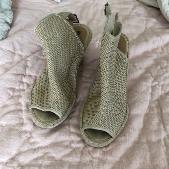 Sarah Summer Tan Wedges - Picture 3 of 3